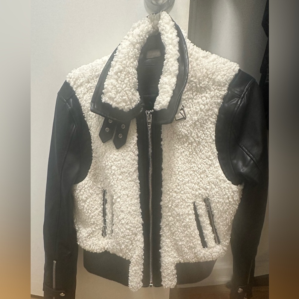 BLANK NYC fleece/ faux leather jacket